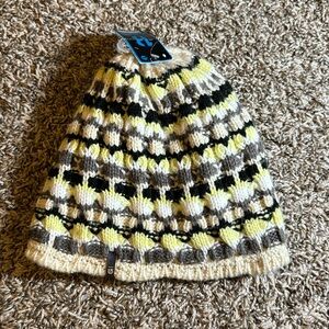 Burton snowboard woman’s beanie